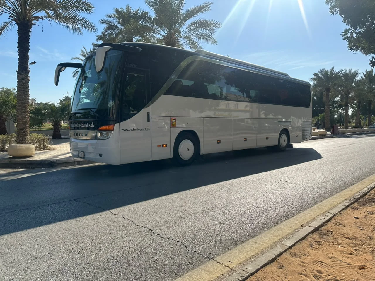 باص VIP — طاولات 30 مقعد
